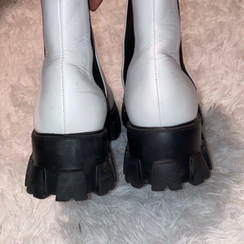 White boots - Picture 3 of 4